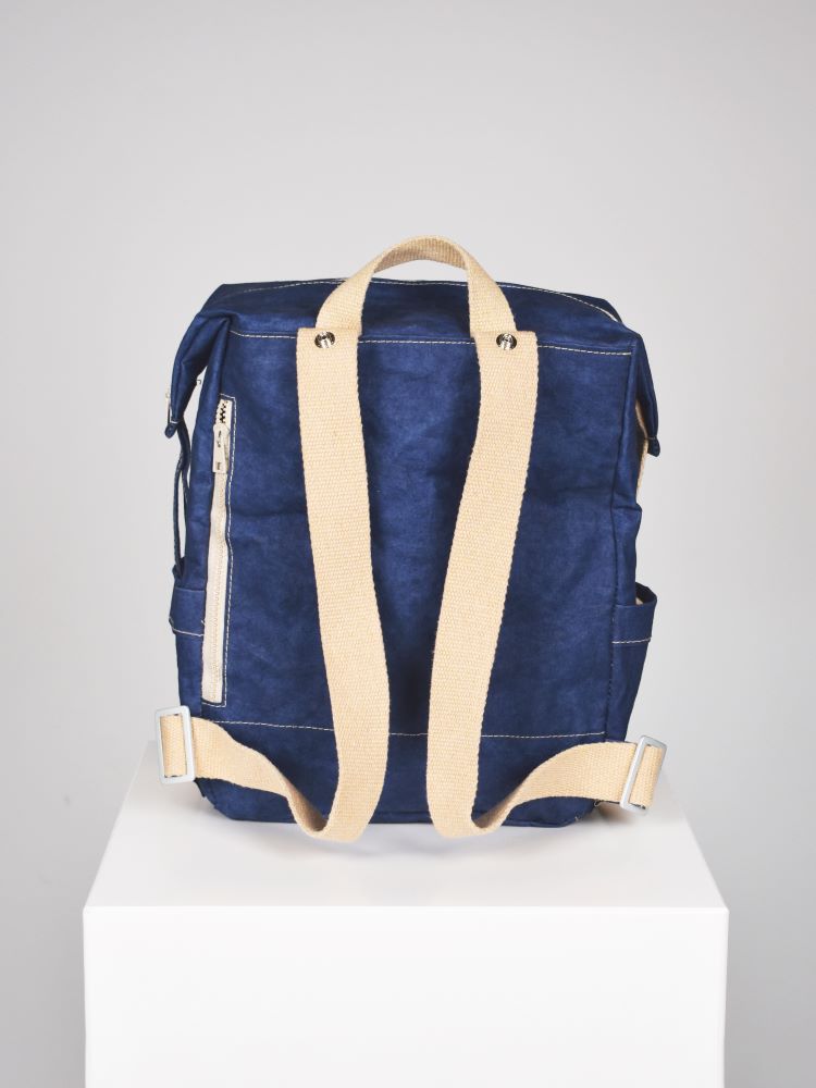 zaino-hobo-medio-in-carta-blu-3