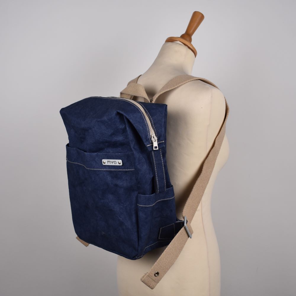 zaino-hobo-medio-in-carta-blu-7