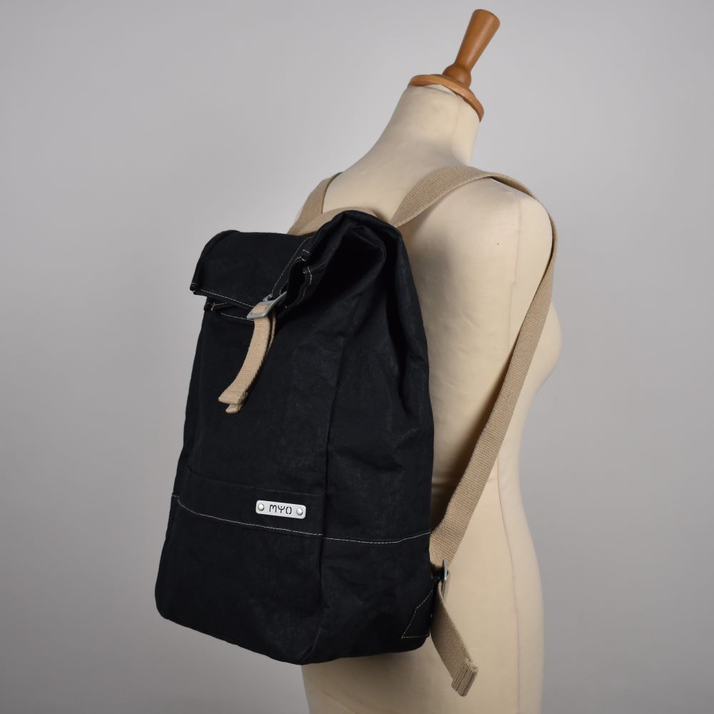 zaino-unisex-in-carta-nero-10